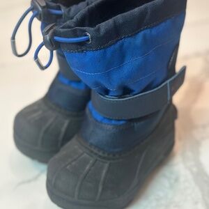 Toddler Columbia snow boots sz 7